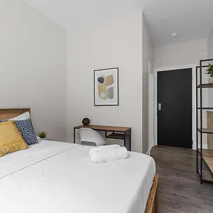 Le & Stone 3*, Montreal Canada